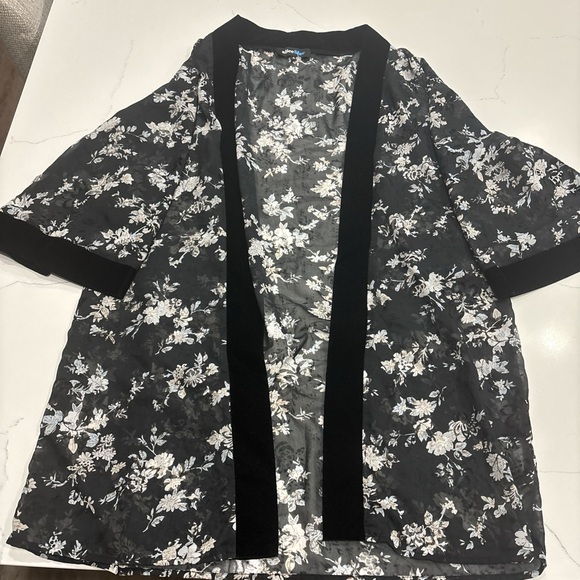 Alice Blue Other - Alice ble Floral Sheer Kimono with Black Trim size M